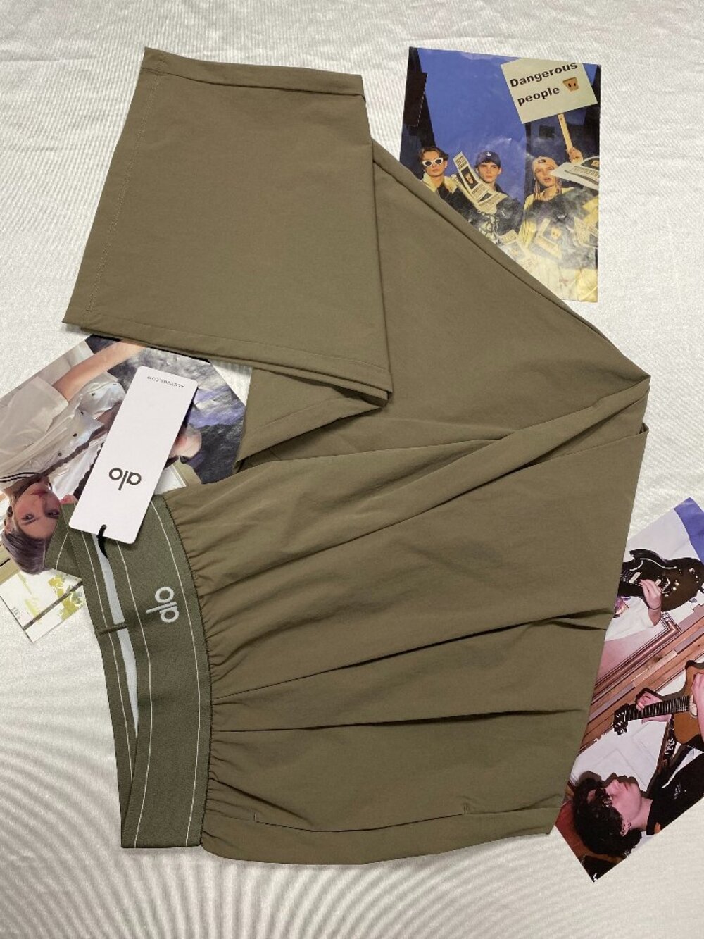 👩🌾Brand New ALO Yoga🧚♀️Olive Suit Up Pants Wide Leg 30 Inch - Picture 6 of 7